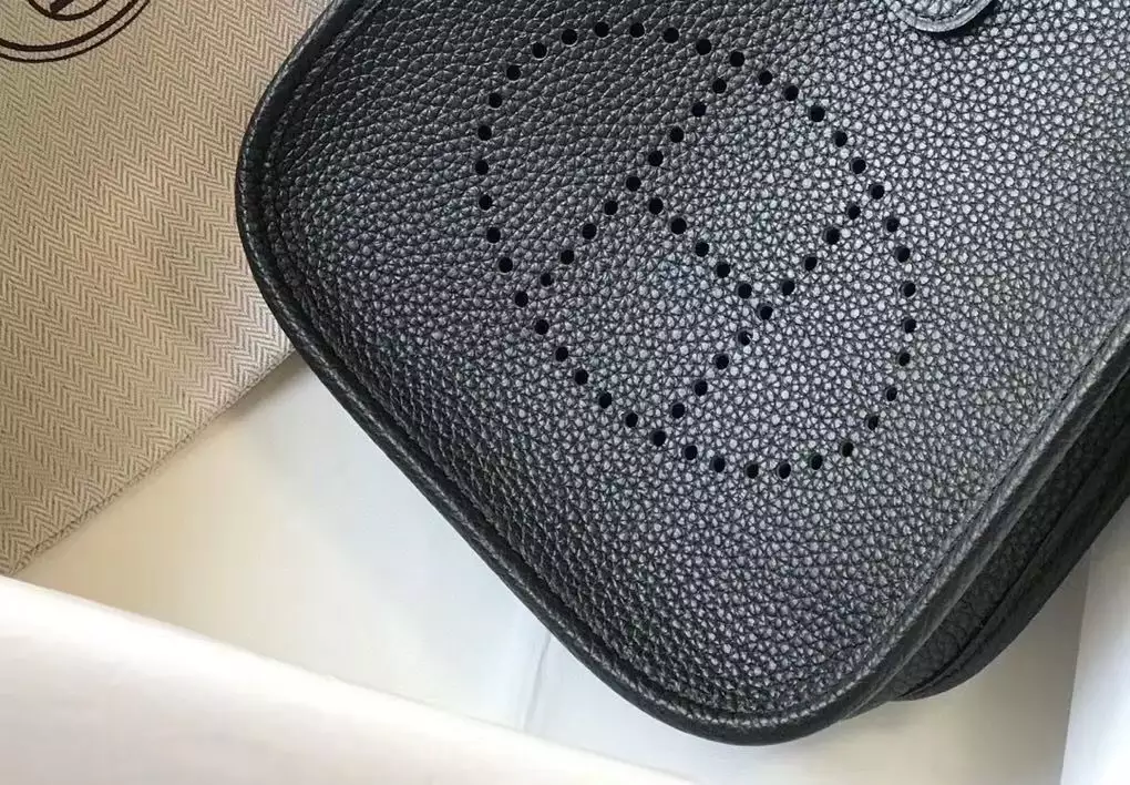 Hermes Evelyne III TPM Bag In Black Clemence Leather – HW050