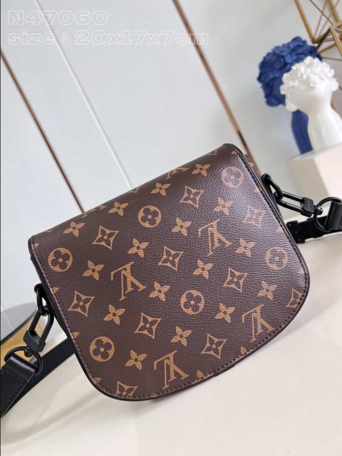Louis Vuitton Montsouris Messenger PM Noir Bag – LW134