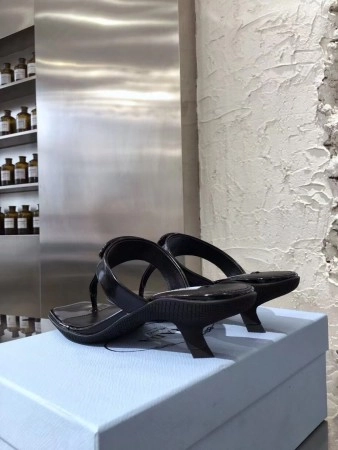PRADA HEELED THONG SANDALS IN BLACK BRUSHED LEATHER – PSD052