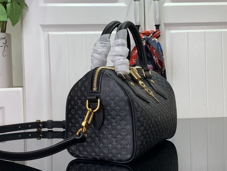 LOUIS VUITTON SPEEDY BANDOULIERE 20 – LW090