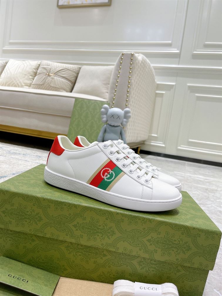 GUCCI INTERLOCKING G SNEAKERS – GCC092