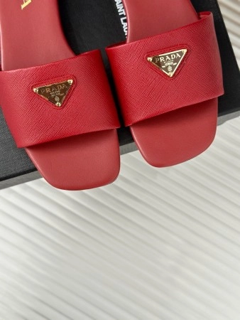 PRADA WOMEN’S SLIDES IN RED SAFFIANO LEATHER – PSD064
