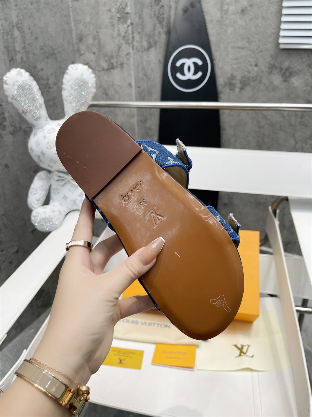 LOUIS VUITTON BOM DIA FLAT MULE – LVSD036