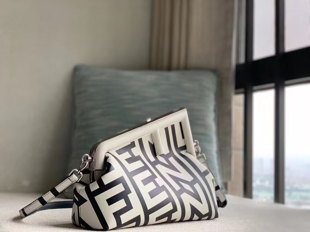 FENDI FIRST MIDI TWO TONE NAPPA LEATHER FENDI BY MARC JACOBS BAG – F044