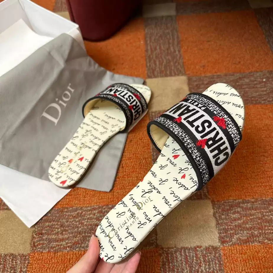 DIOR DWAY SLIDE – DS032