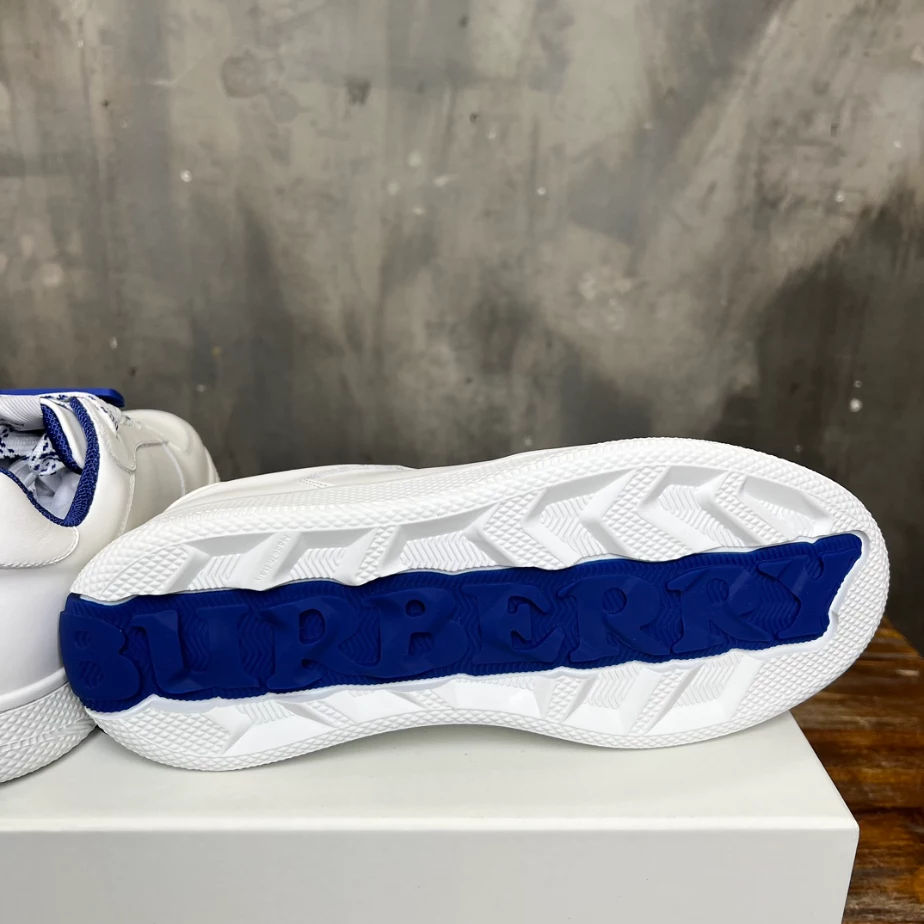 BURBERRY LEATHER SNEAKERS – BBR080
