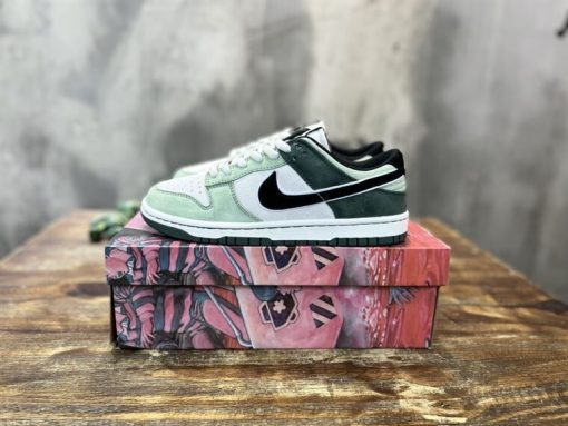 NIKE SB DUNK LOW SNEAKER – NSN005