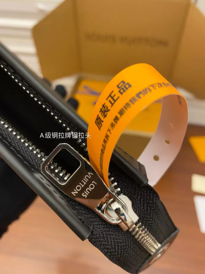 POCHETTE VOYAGE DAMIER GRAPHITE CANVAS M41696 – LW410