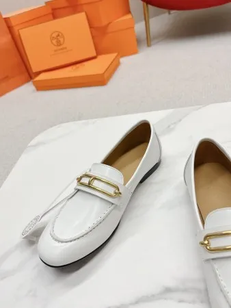 Hermes Women’s Colette Loafers in White Leather – HM068