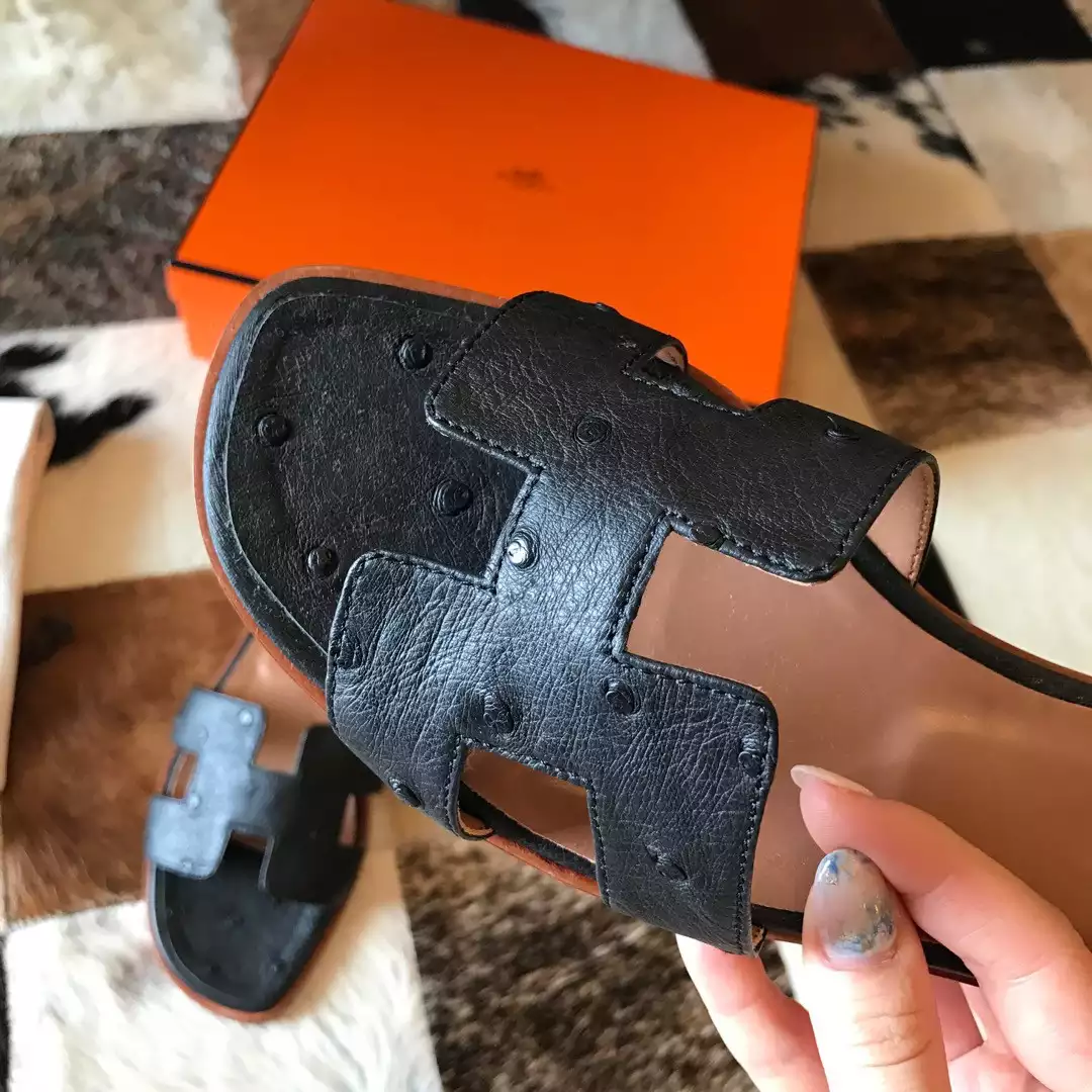 HERMES ORAN SLIDE SANDALS IN BLACK OSTRICH LEATHER – HMSD078
