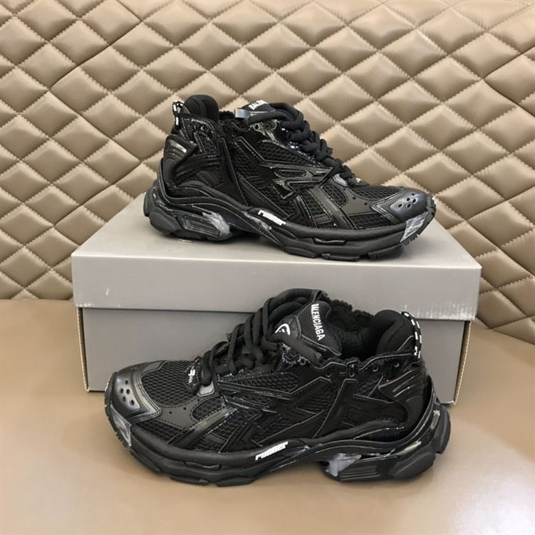 BALENCIAGA RUNNER SNEAKERS IN BLACK – BLA007
