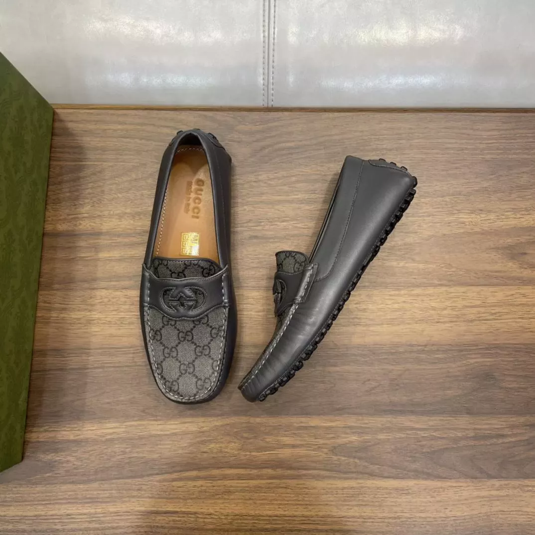 MEN’S INTERLOCKING G DRIVER GREY LEATHER – GL107