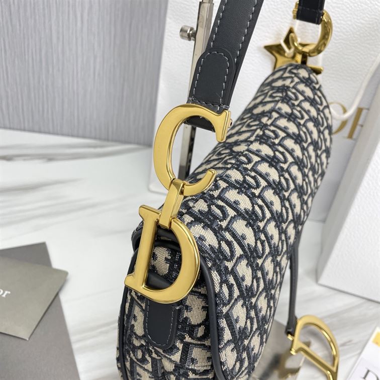 DIOR SADDLE BAG WITH STRAP BLUE DIOR OBLIQUE JACQUARD – DOB032