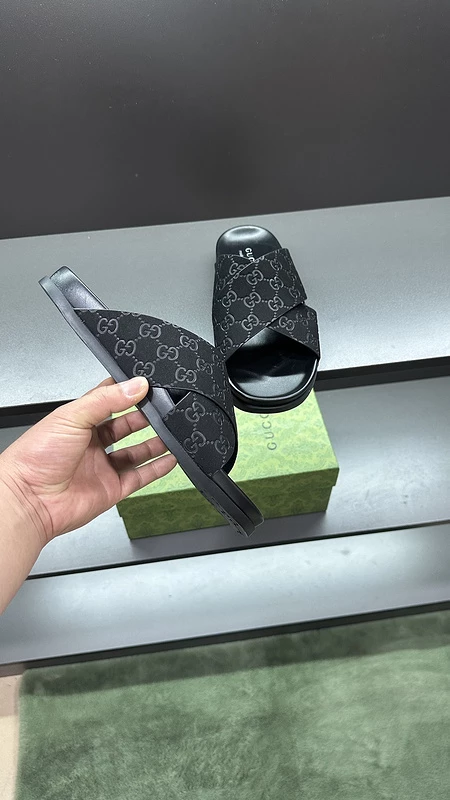 GUCCI MEN’S SLIDE SANDAL – GSL073
