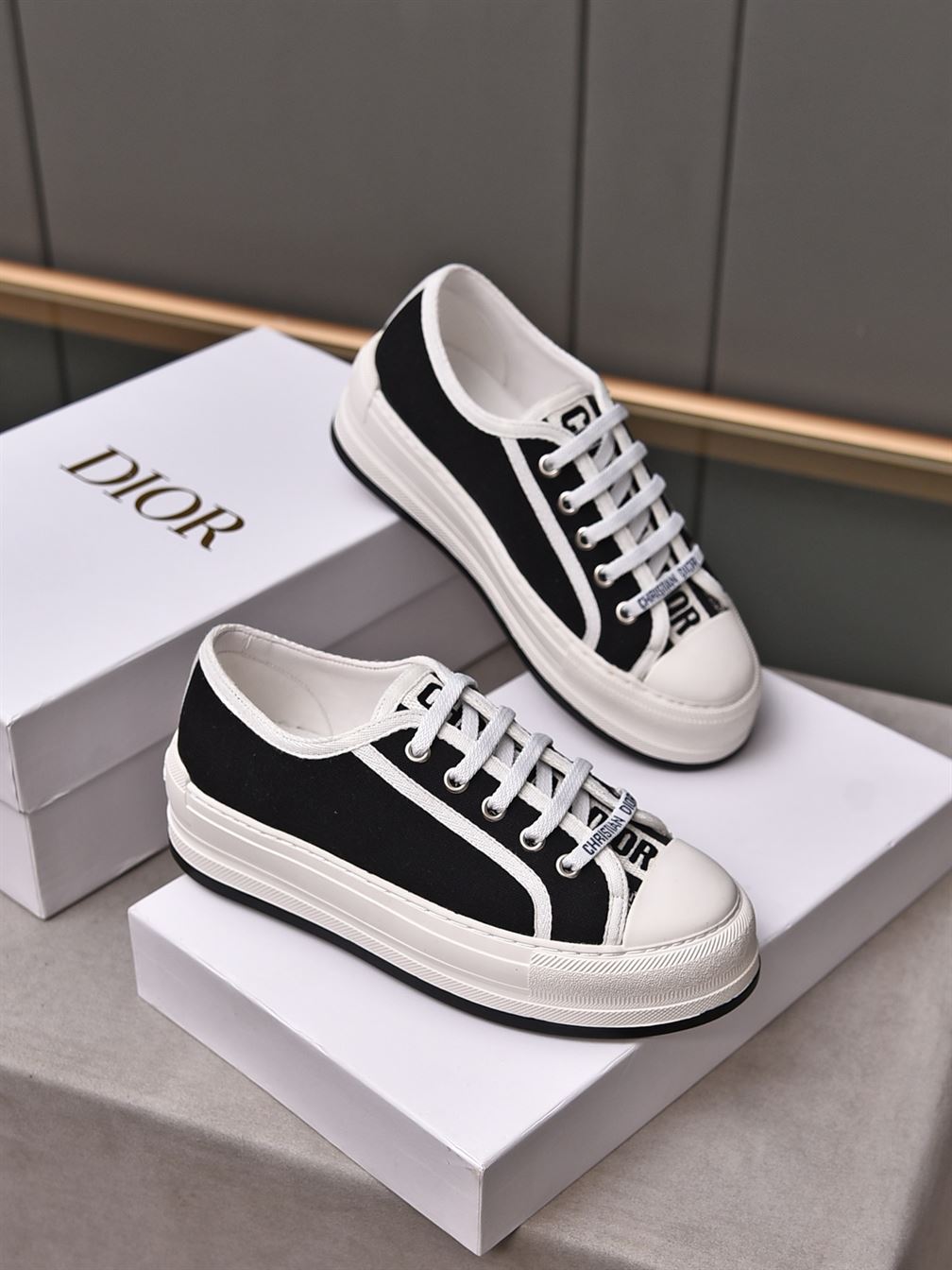 DIOR WALK’N’DIOR PLATFORM LOW-TOP SNEAKER – DO146