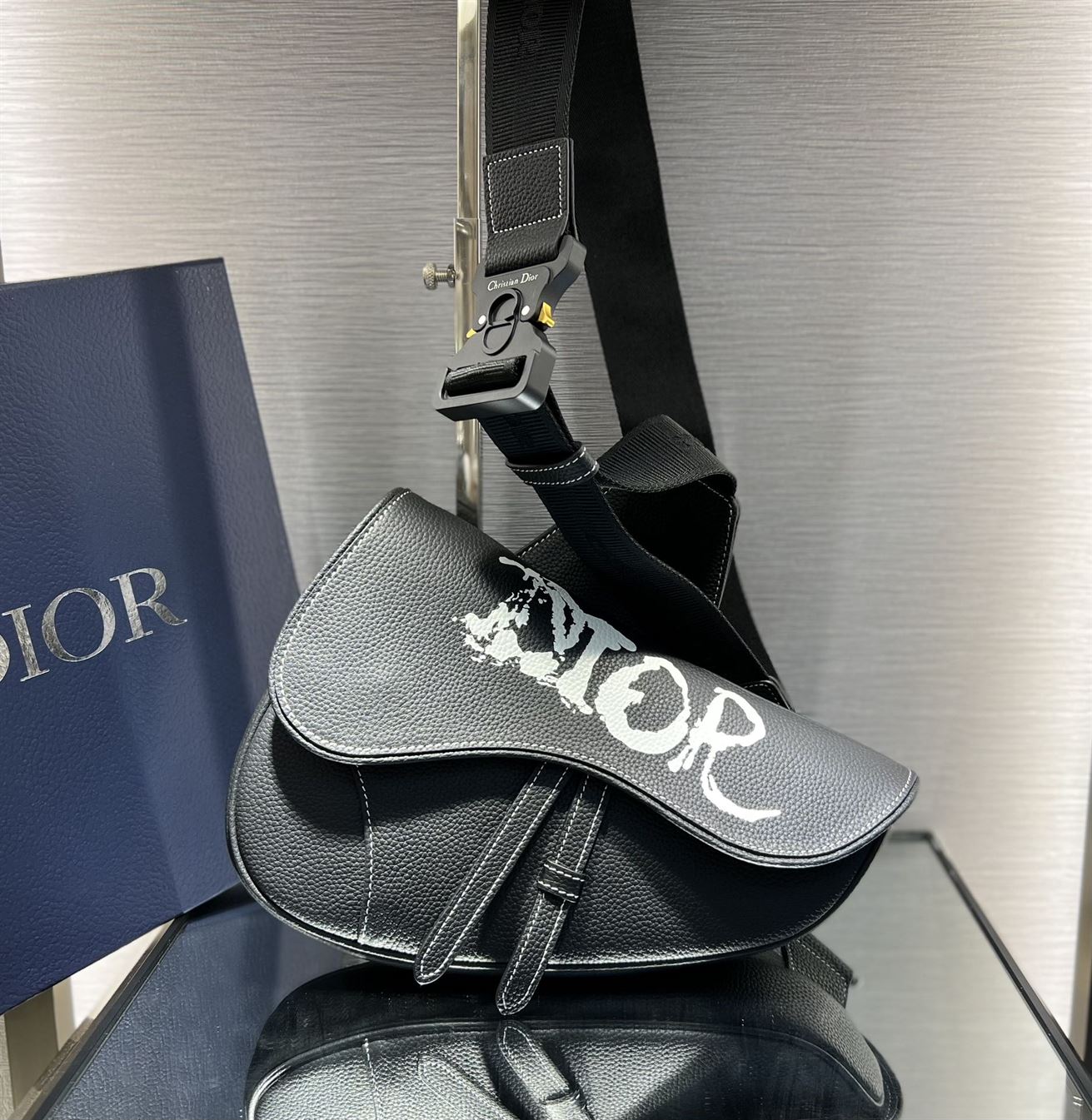 DIOR X PETER DOIG SADDLE BAG BLACK – DIO018
