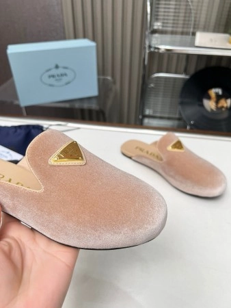 PRADA WOMEN’S SLIPPERS IN NUDE VELVET – PSD073
