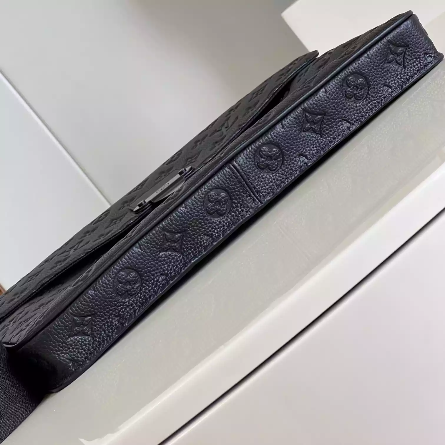 S LOCK BRIEFCASE MONOGRAM TAURILLON LEATHER M20835 – LW331