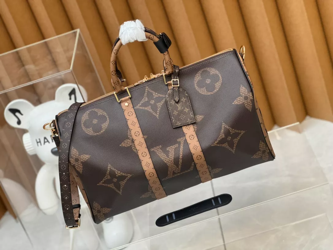 Louis Vuitton Keepall Bandoulière 45 in Monogram Giant Canvas – LW191