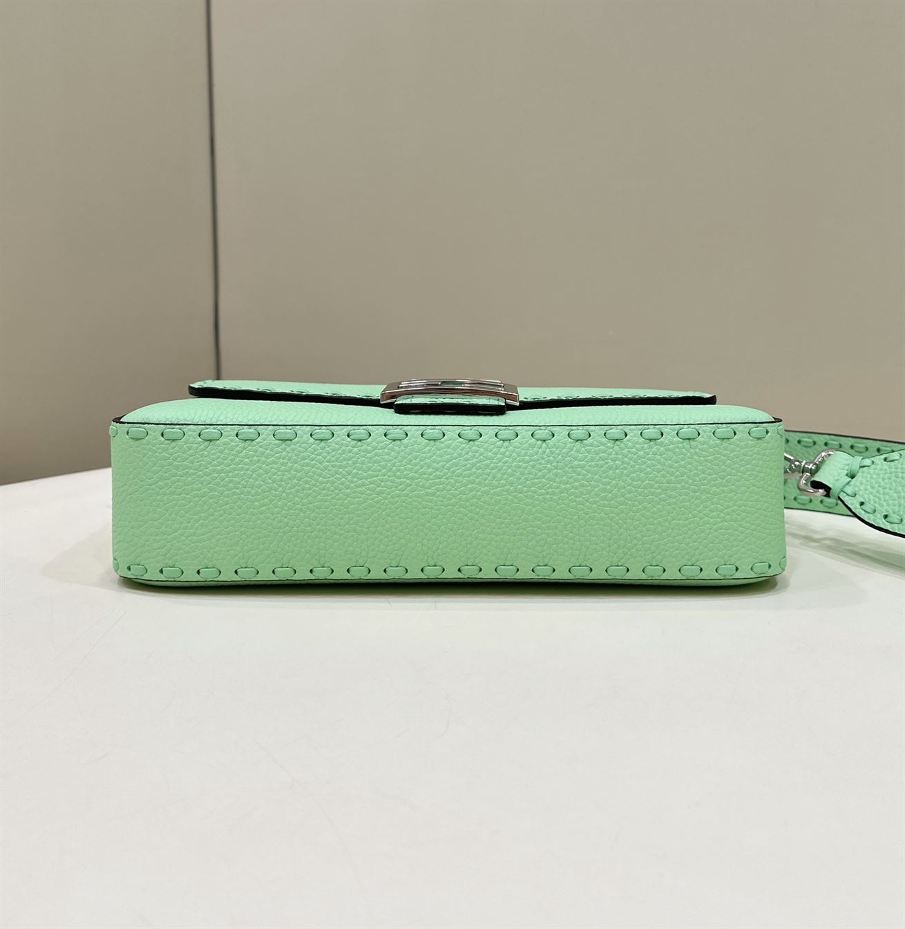 FENDI BAGUETTE GREEN SELLERIA BAG WITH OVERSIZE TOPSTITCHING – F031