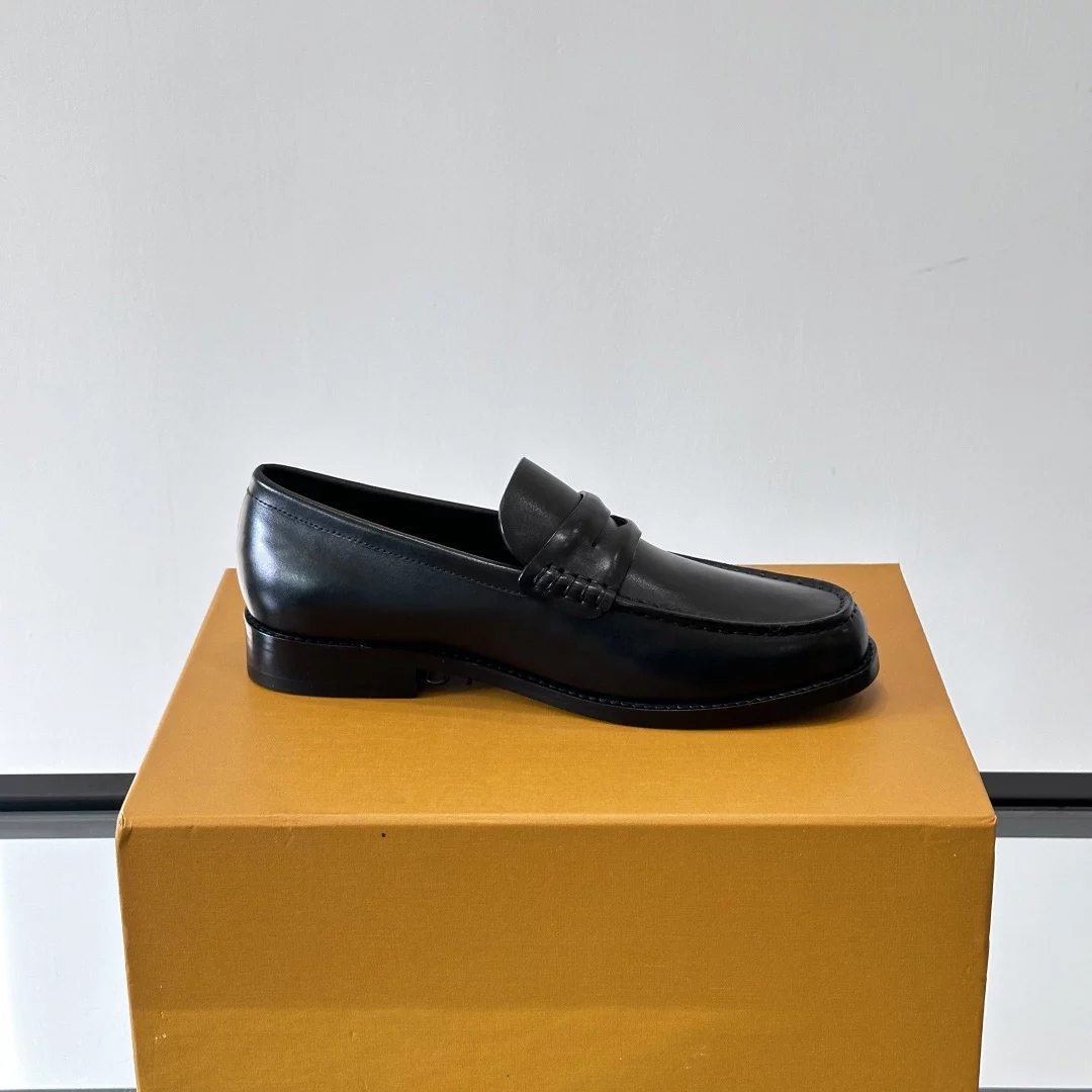 LEATHER LOAFERS IN BLACK – VL054