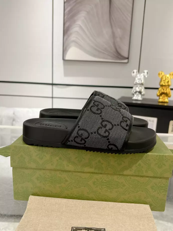 GUCCI MEN’S SLIDE SANDAL – GSL064