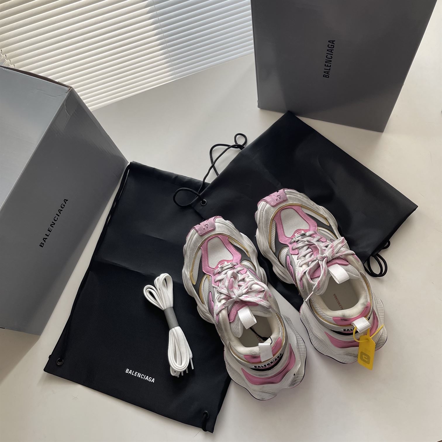 BALENCIAGA CARGO SNEAKER WHITE PINK – BLA094