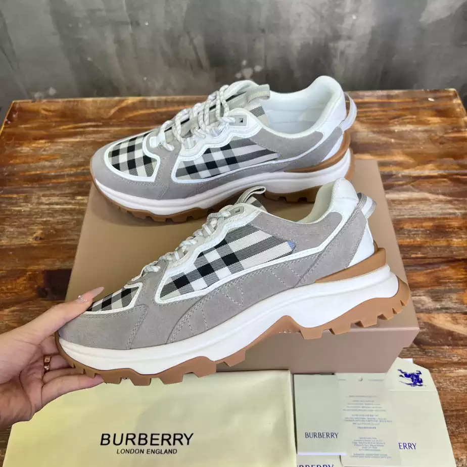 BURBERRY SNEAKERS – BBR107