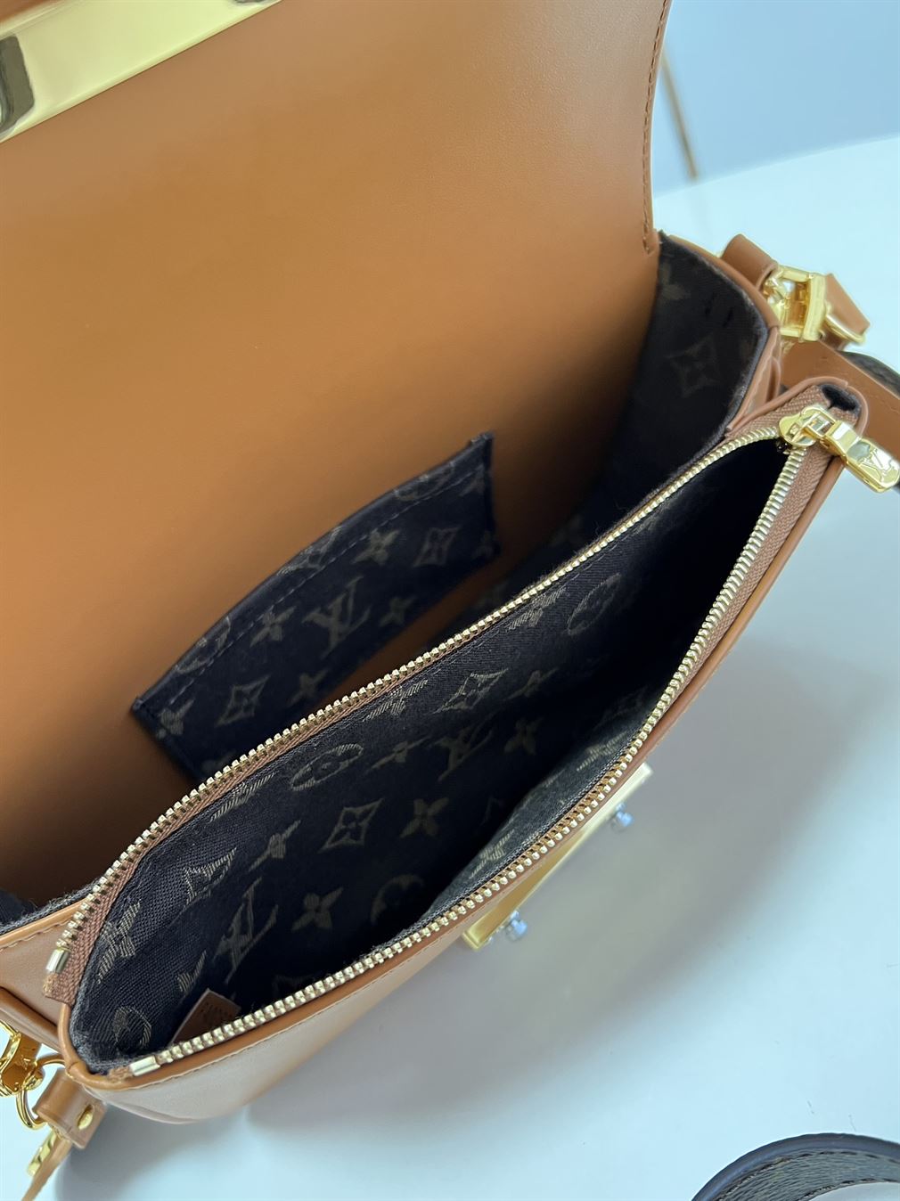 LOUIS VUITTON SWING BAG Brown – LW013