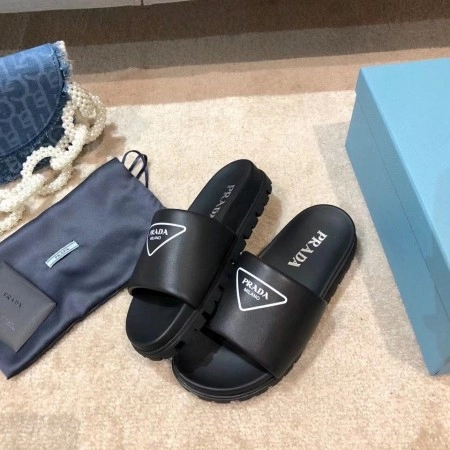 PRADA BLACK LEATHER SLIDES WITH PRINTED TRIANGLE LOGO – PSD088