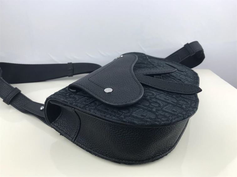 DIOR SADDLE POUCH BLACK OBLIQUE JACQUARD – DIO003