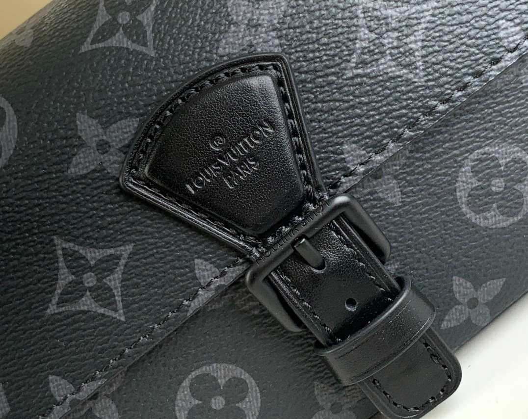 Louis Vuitton Montsouris Wearable Wallet Black – LW132