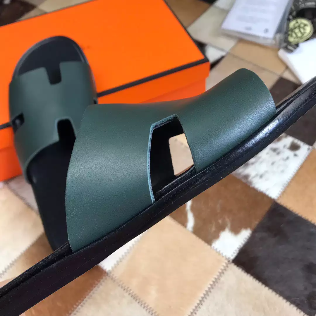 HERMES MEN’S IZMIR SANDALS IN GREEN SWIFT CALFSKIN – HMSD021