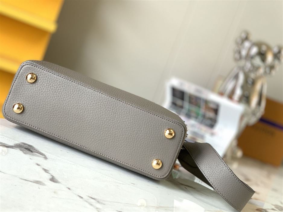 LOUIS VUITTON CAPUCINES BB – LW043