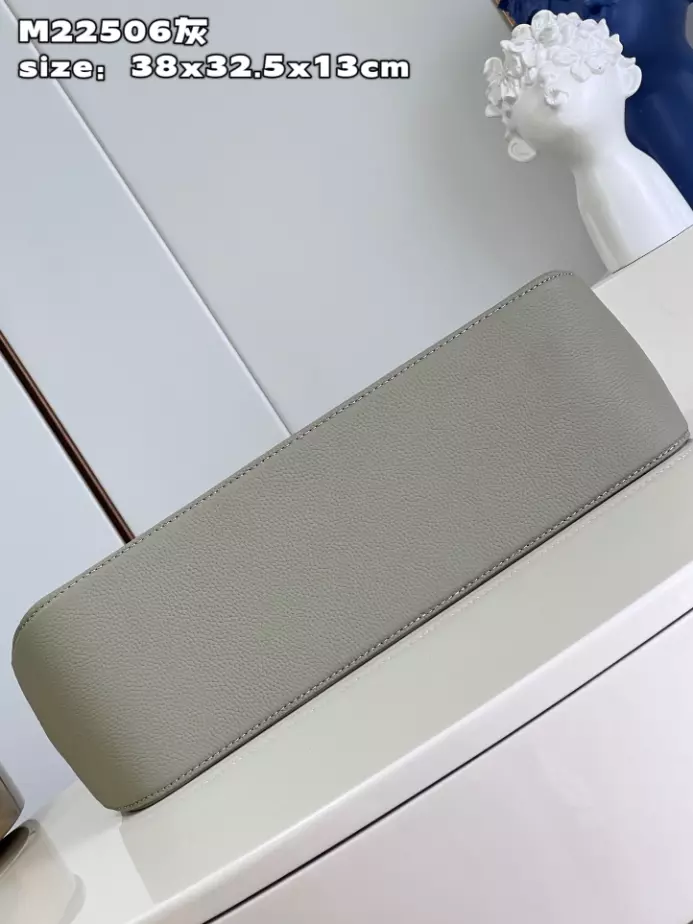 Fastline Tote Cowhide Leather M22506 – LW212