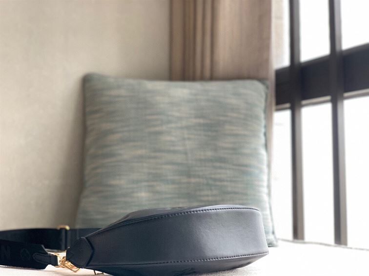 LOUIS VUITTON OVER THE MOON – LW007