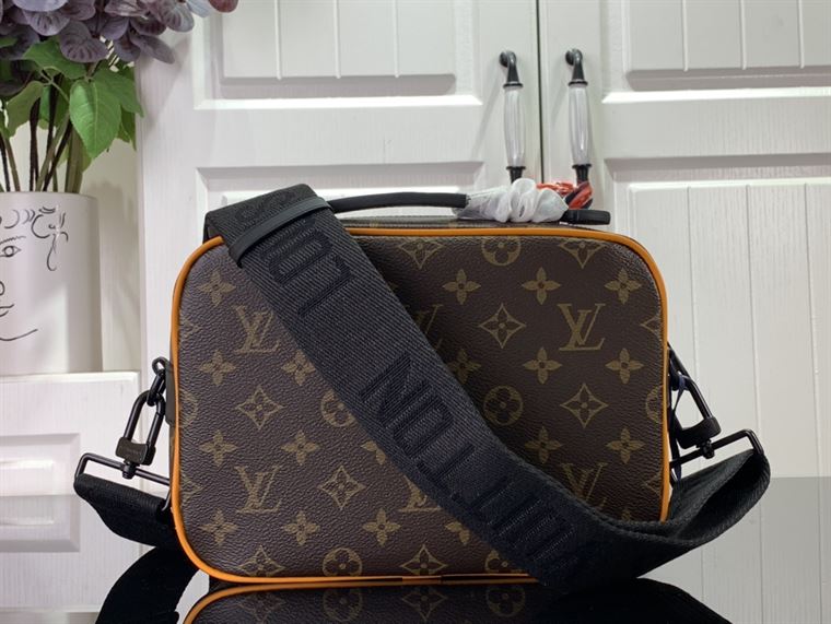 LOUIS VUITTON S LOCK MESSENGER MONOGRAM MACASSAR – LVB056