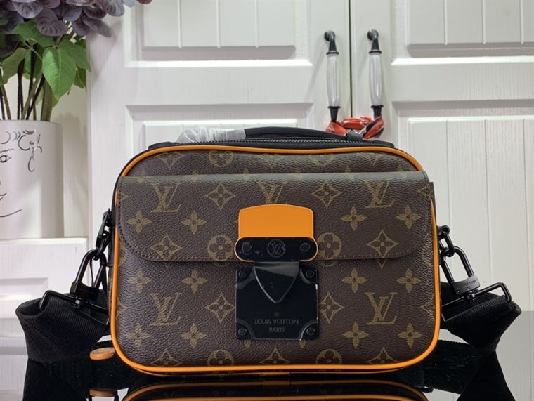 LOUIS VUITTON S LOCK MESSENGER MONOGRAM MACASSAR – LVB056