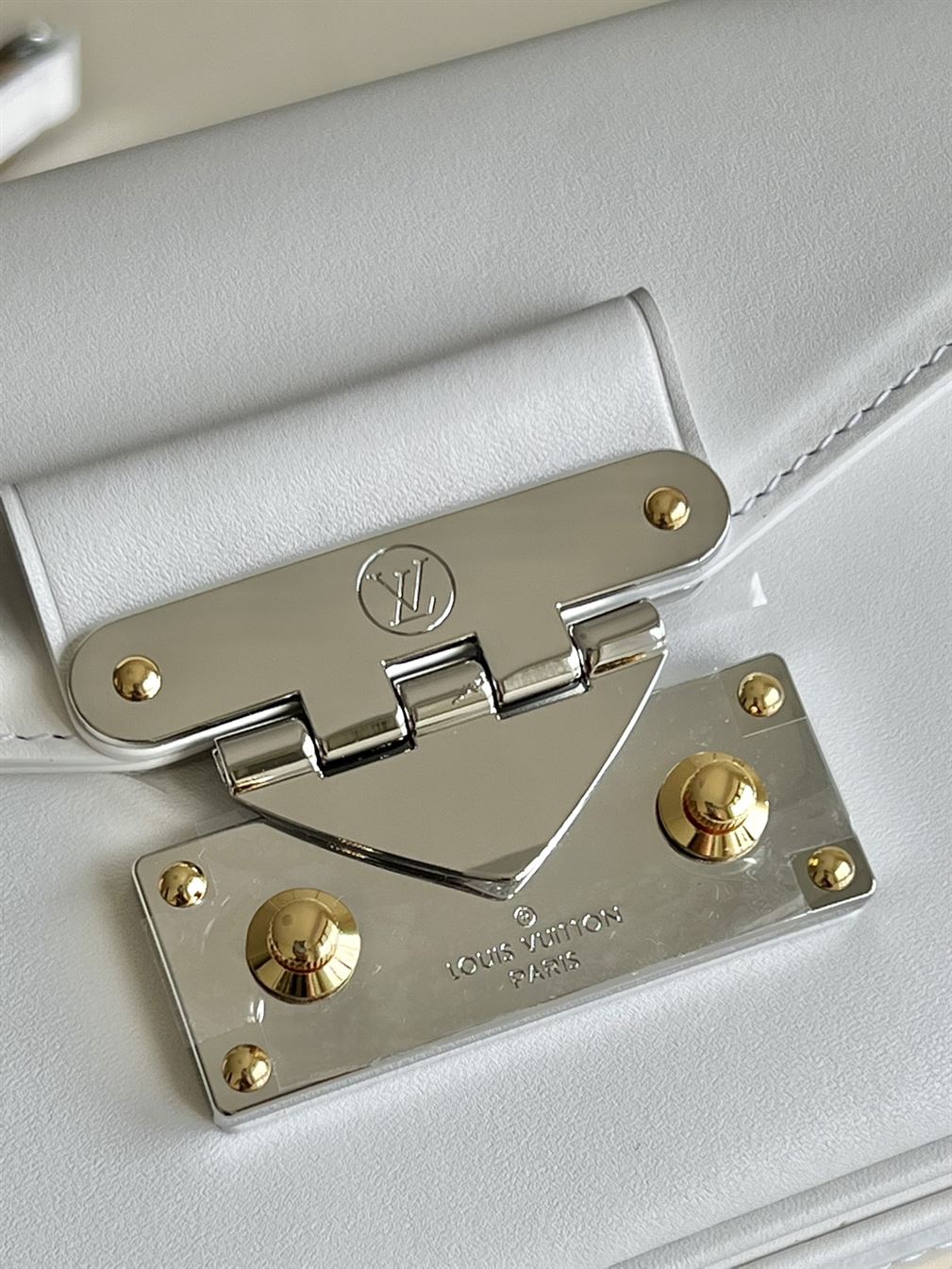 LOUIS VUITTON SWING BAG White – LW014