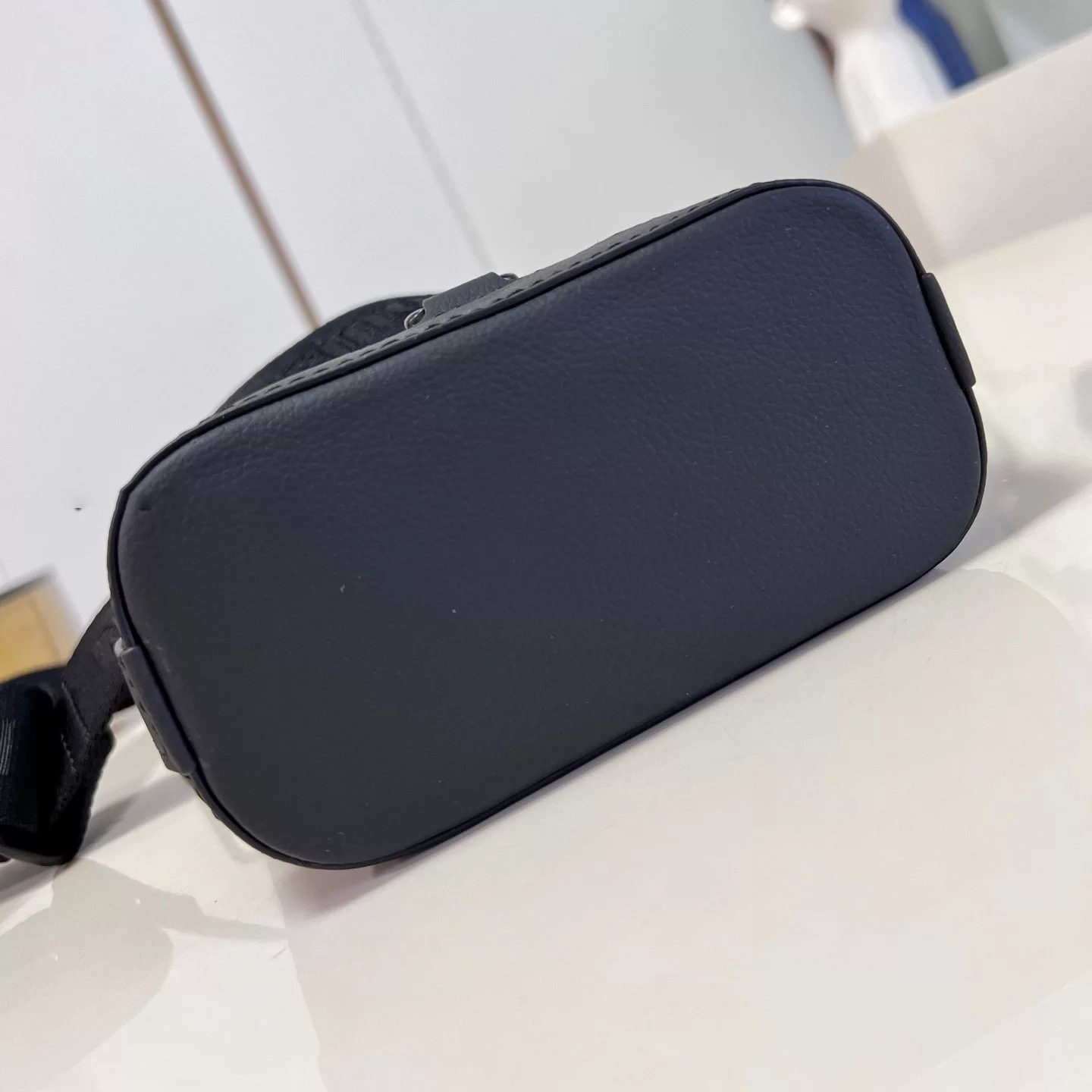 Noé Sling Black Calf Leather M82248 – LW257