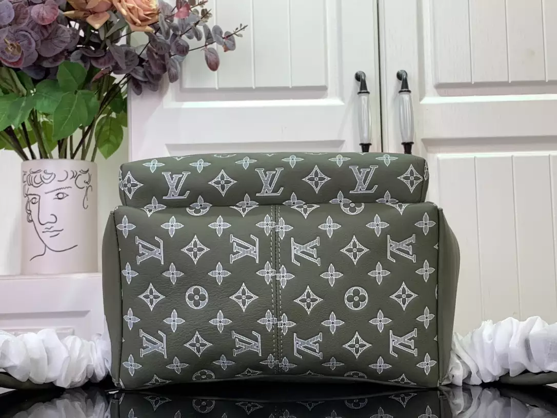 Louis Vuitton Discovery PM Backpack Olive Green Monogram Shadow Leather – LW148