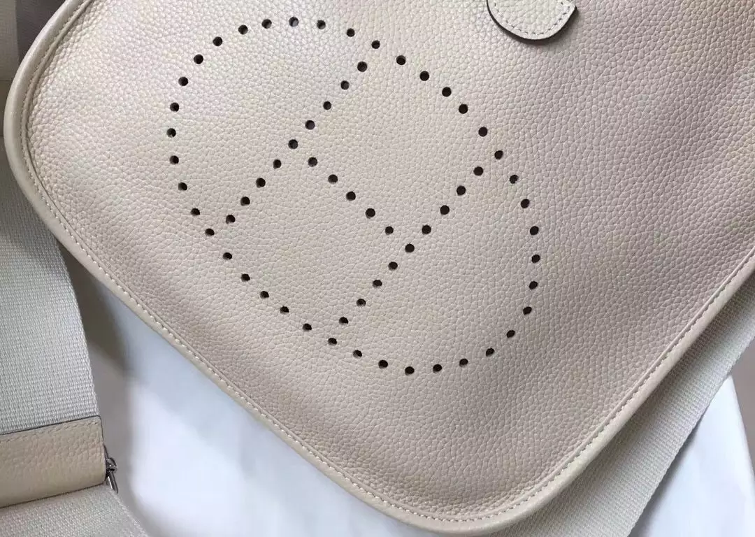 Hermes Evelyne III 29 PM Bag In Craie Clemence Leather – HW061