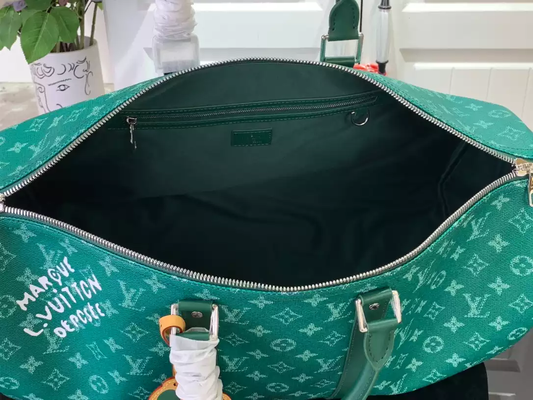Louis Vuitton Keepall Bandoulière 50 Bag in Green – LW174