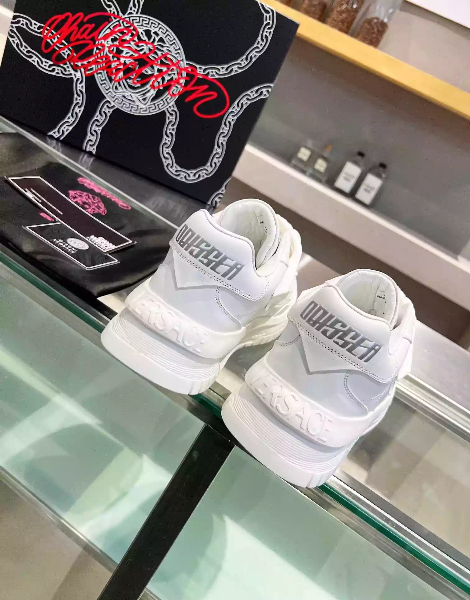 VERSACE WOMEN’S ODISSEA SNEAKERS IN WHITE LEATHER – VSS020