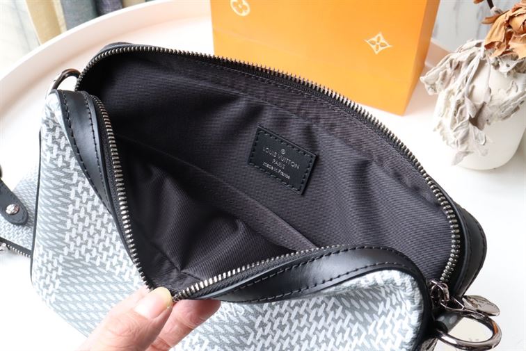 LOUIS VUITTON TRIO MESSENGER BAG – LVB026