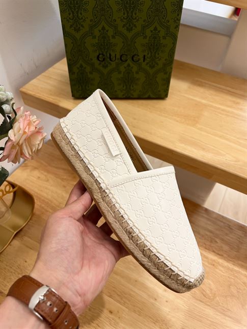 GUCCI PILAR LOGO-EMBOSSED LEATHER ESPADRILLES IN WHITE – GL030