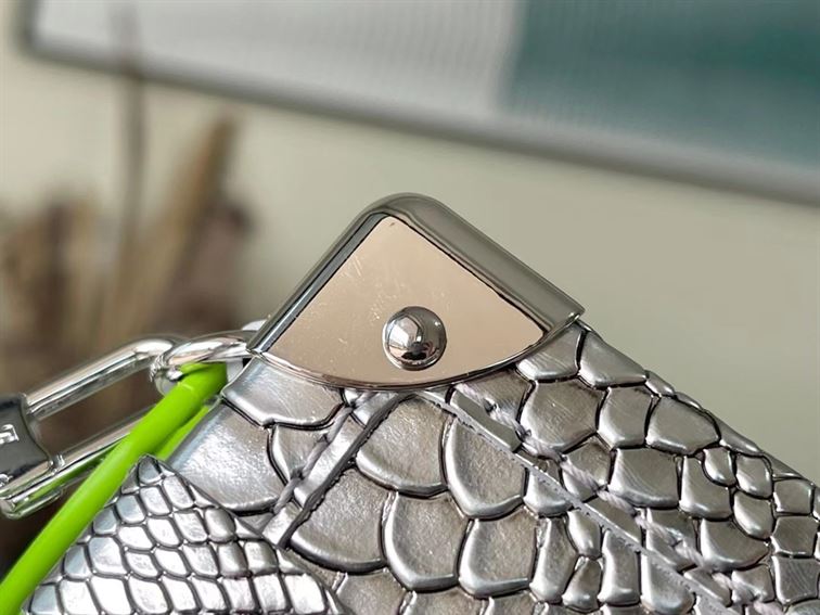 LOUIS VUITTON PETITE MALLE CROCODILIEN MAT – LW068