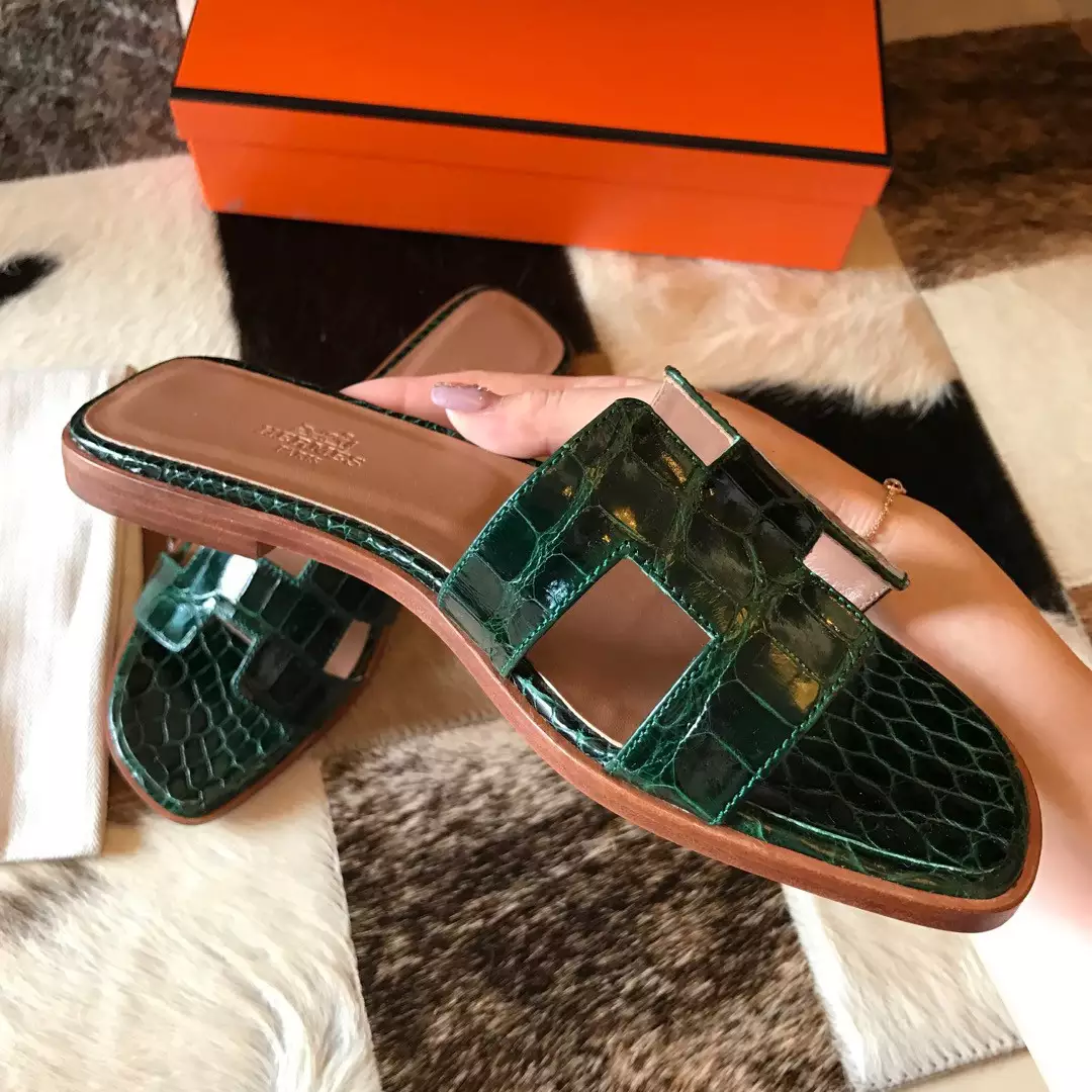 HERMES ORAN SLIDE SANDALS IN GREEN SHINY NILOTICUS CROCODILE SKIN – HMSD047