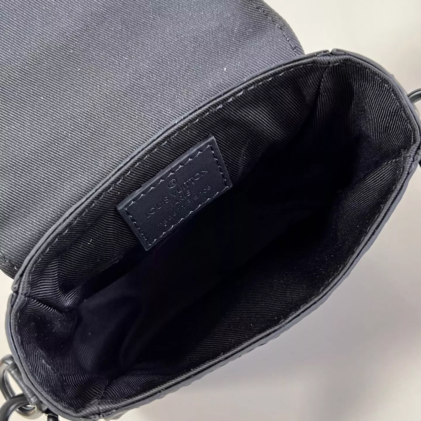 PICO S-LOCK BLACK TAURILLON MONOGRAM M83148 – LW447