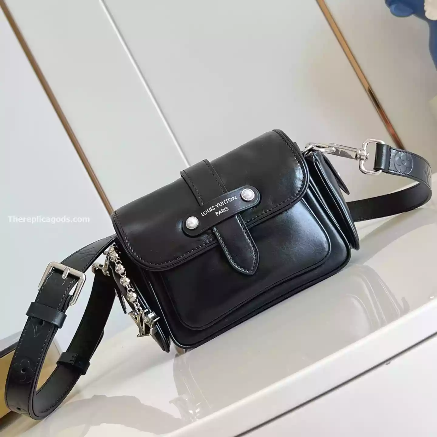 CARGO WEARABLE WALLET BLACK CALF LEATHER – LW316